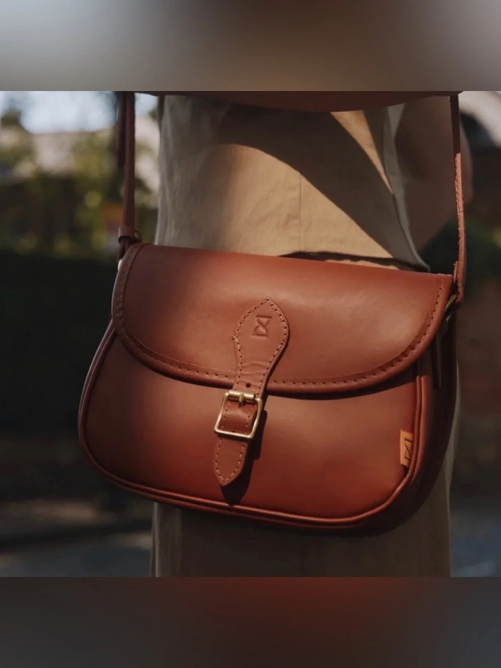 Chapmen Full-Grain Tanned Leather Saddle Bag Tan | NMS 10L